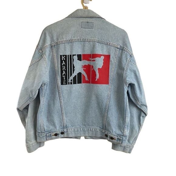 Vintage Levi's Jean Jacket Men's Medium Light Wash Karate Graphic Print - Picture 1 of 16